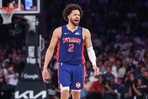 持续进化！康宁汉姆半场14中8&8罚全中怒轰26分6板6助2断！