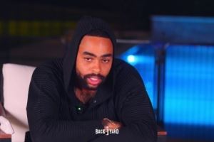 拉塞尔：希望球员都戴着小蜜蜂比赛 主持人：那他们泄密了怎么办